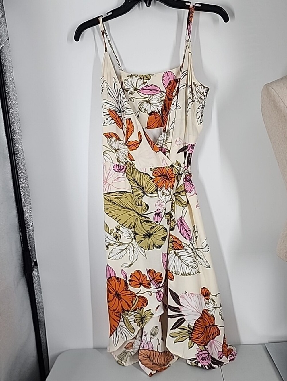 NEW Cupshe Size Medium Swim Cover Up Wrap Floral